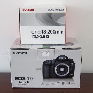 Canon EOS 7D MARK II 20.2mp Digital SLR Camera 2.jpg